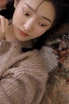 荡秋千的动漫女孩子